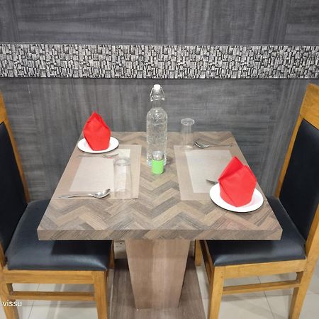 Variety Inn Патна Екстер'єр фото