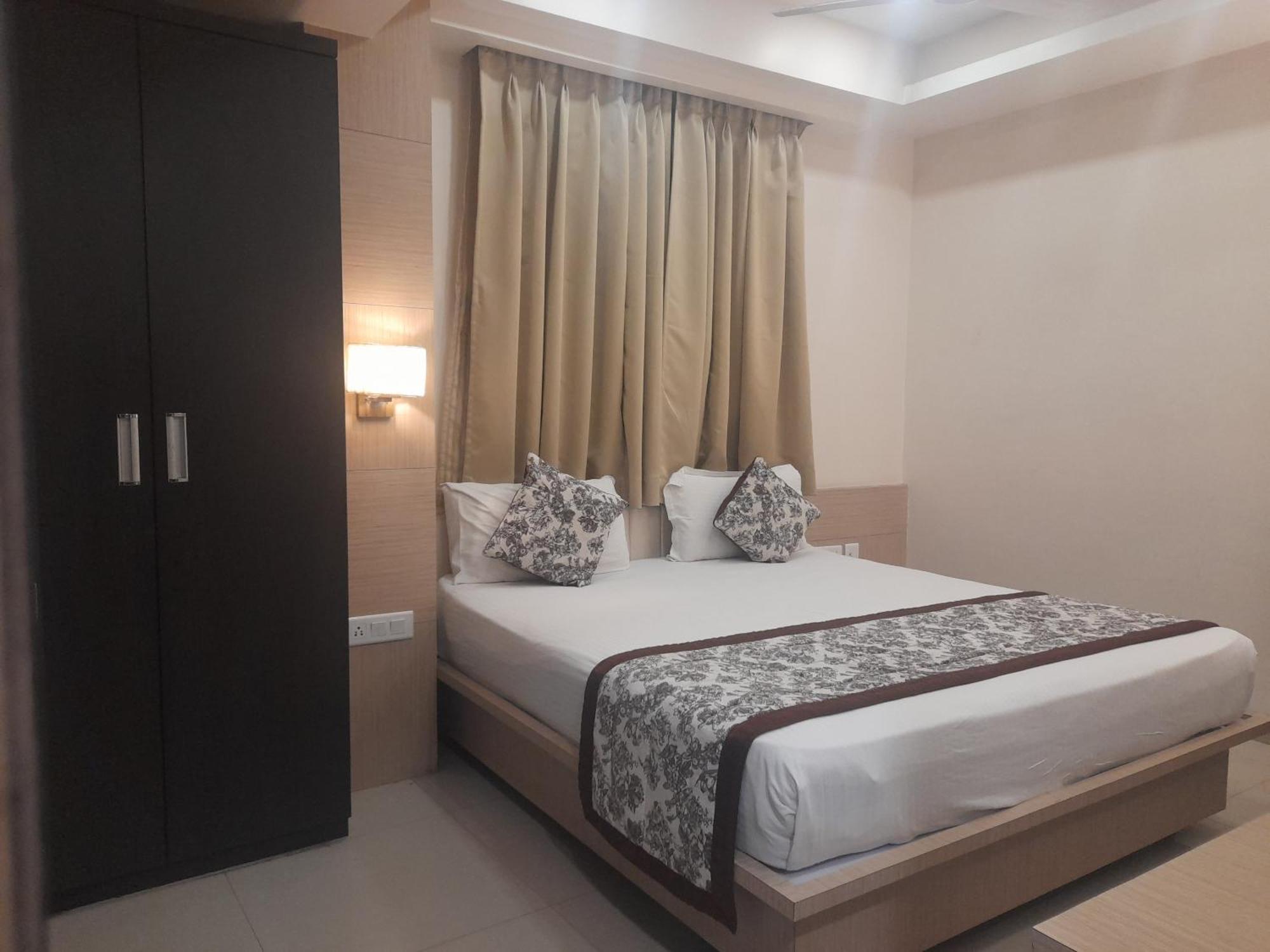 Variety Inn Патна Екстер'єр фото