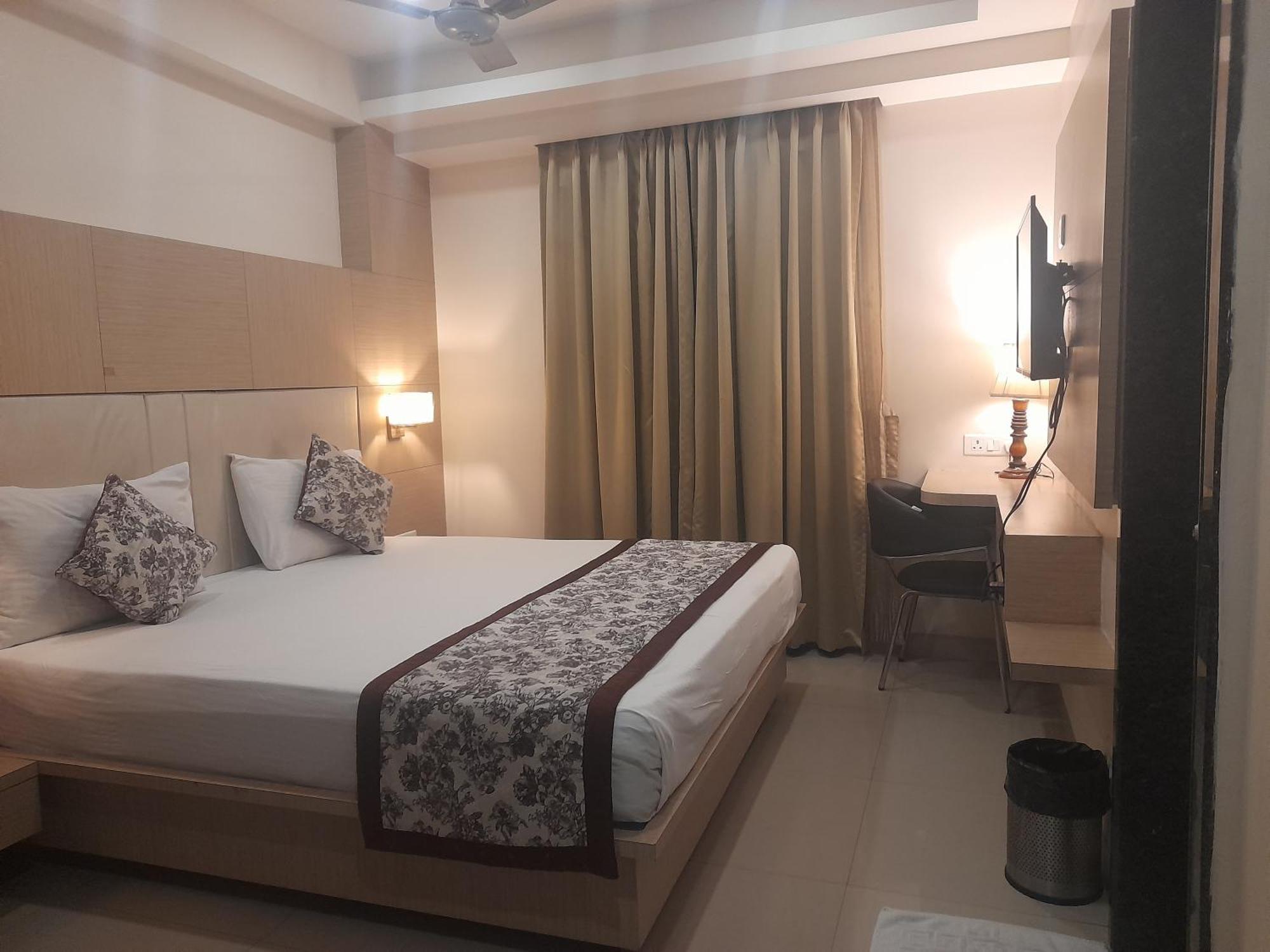 Variety Inn Патна Екстер'єр фото