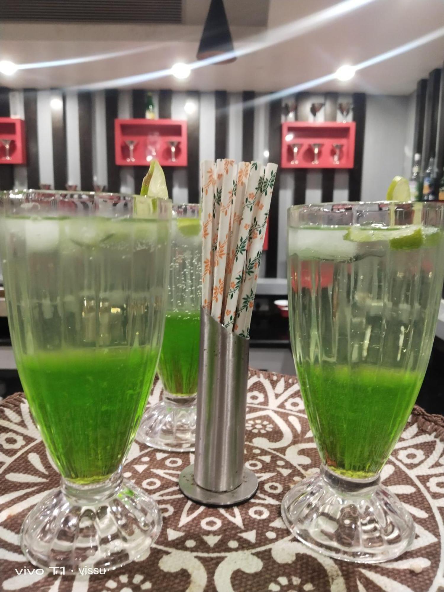 Variety Inn Патна Екстер'єр фото