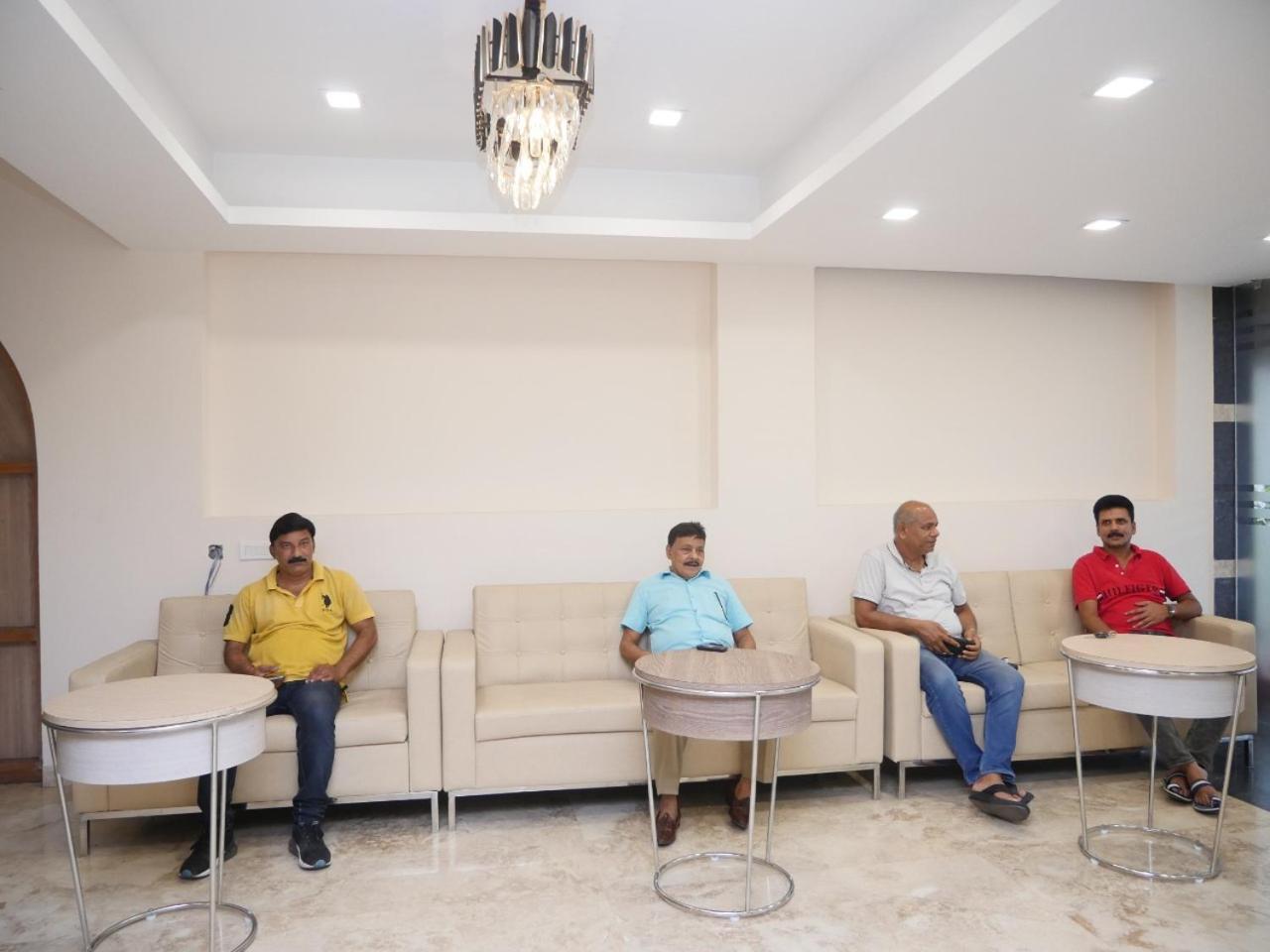 Variety Inn Патна Екстер'єр фото