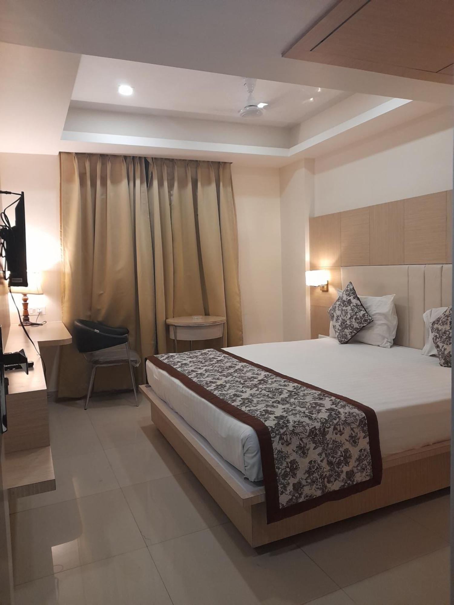Variety Inn Патна Екстер'єр фото