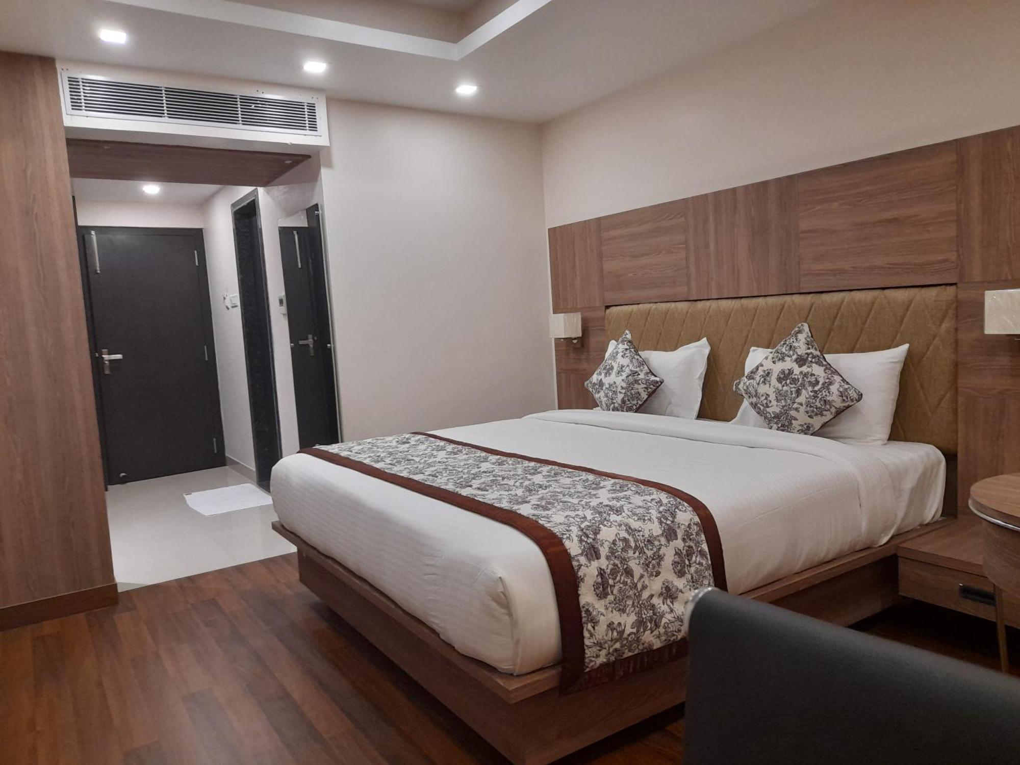 Variety Inn Патна Екстер'єр фото